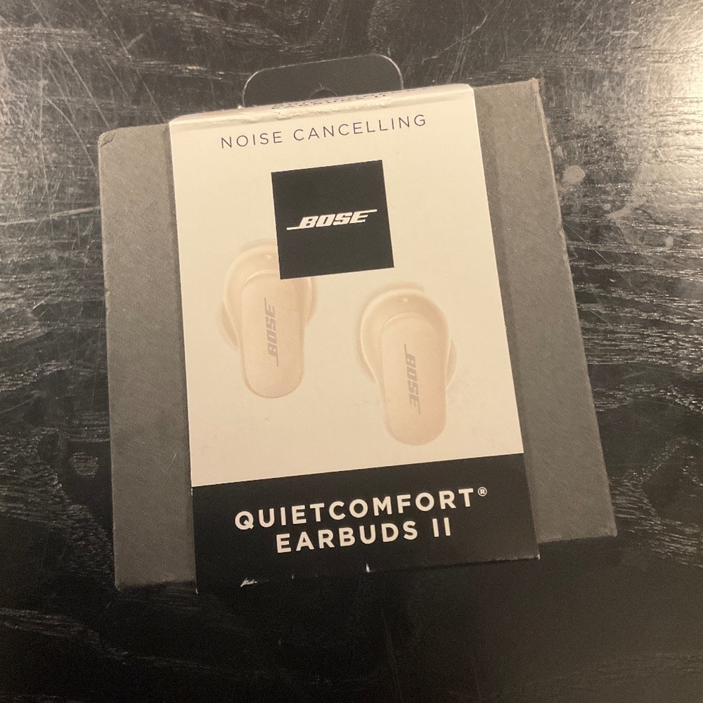 Bose QuietComfort earbuds II 2 noise cancelling w NEW ear tips- soapstone white